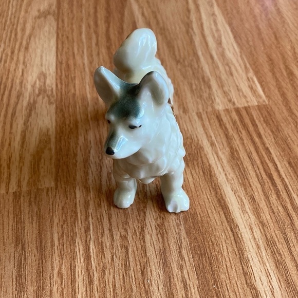 Vintage dog figurine excellent shape made in Japan. - Picture 2 of 7